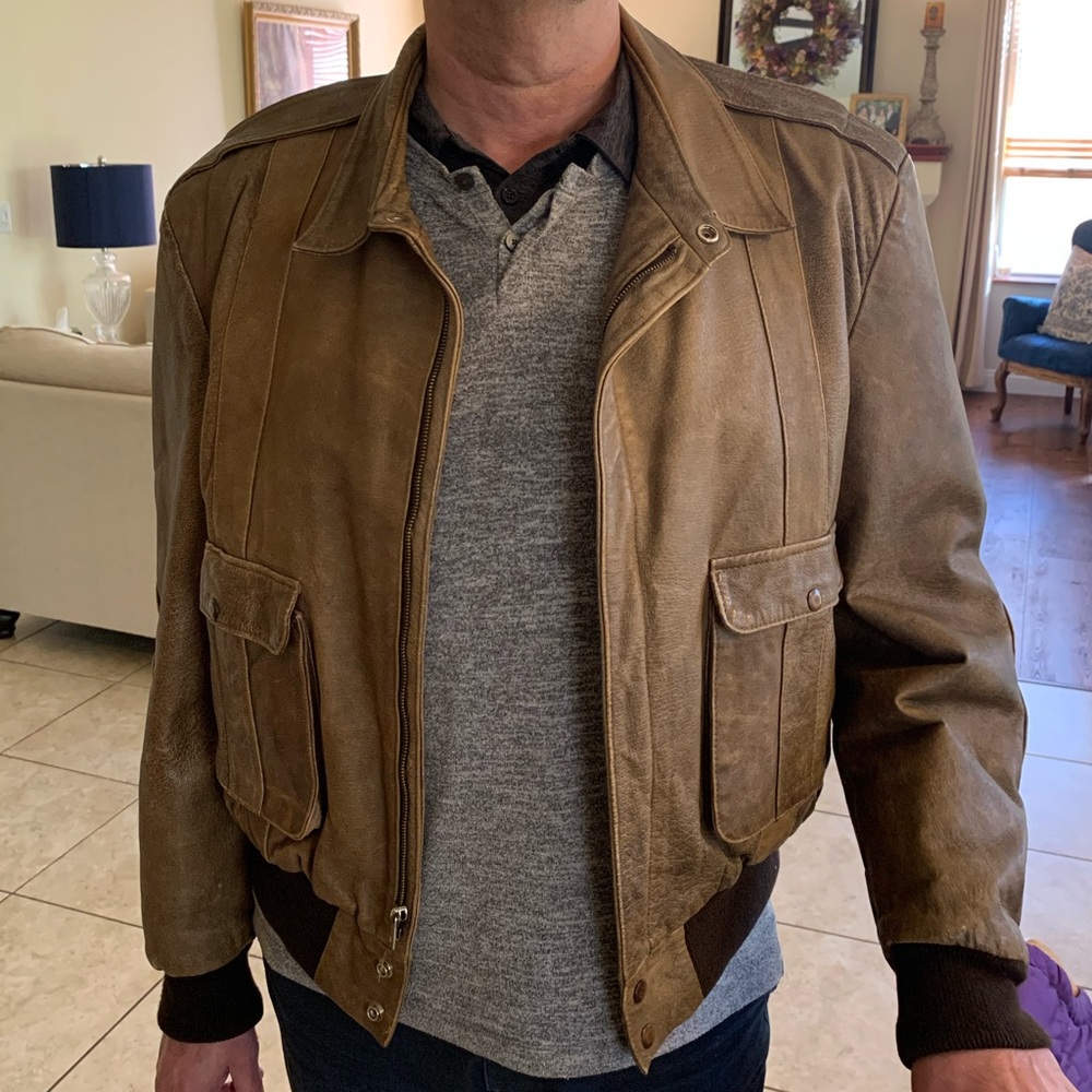 Leather XL bomber jacket, great condition minimal wear. Nice inside lining.
